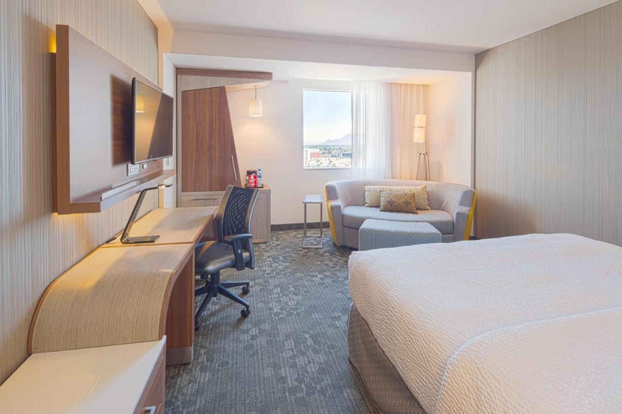 Courtyard By Marriott Saltillo Bagian luar foto