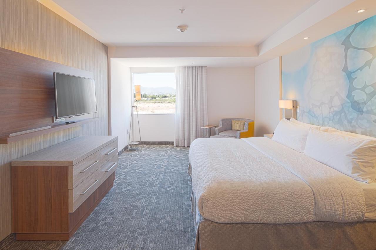 Courtyard By Marriott Saltillo Bagian luar foto