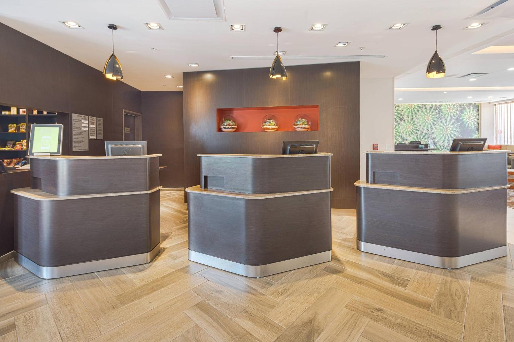 Courtyard By Marriott Saltillo Bagian luar foto