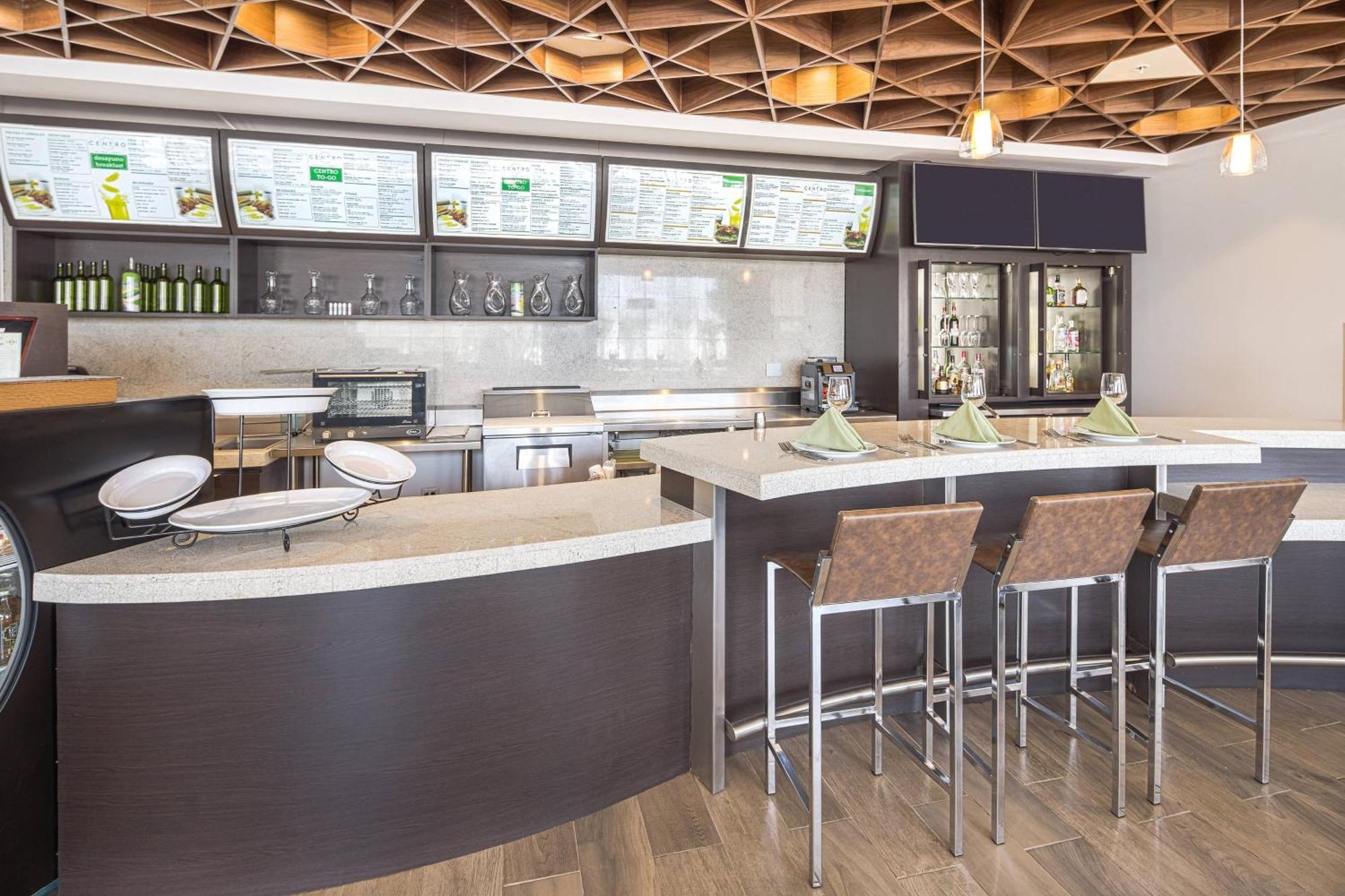 Courtyard By Marriott Saltillo Bagian luar foto