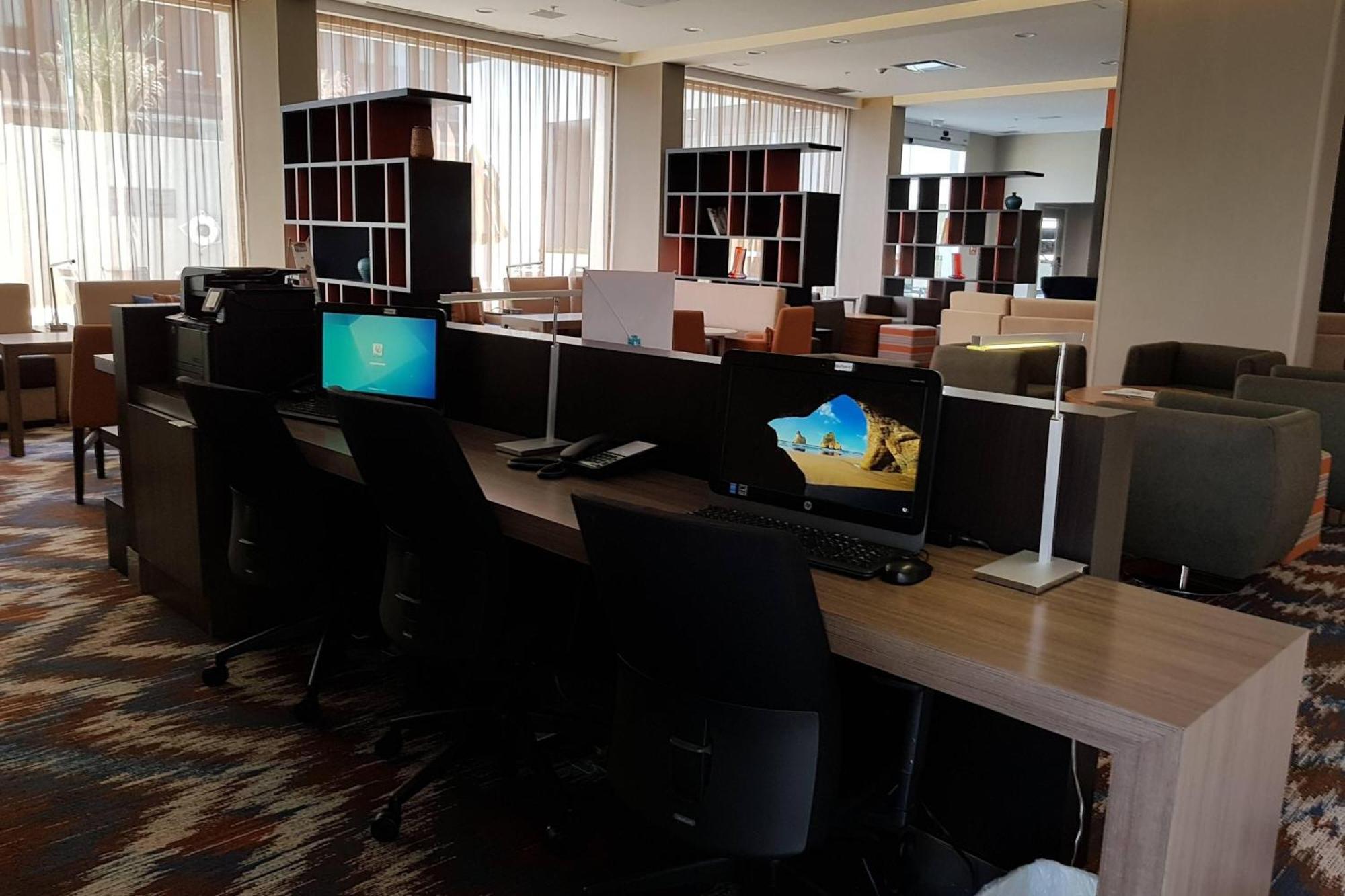 Courtyard By Marriott Saltillo Bagian luar foto