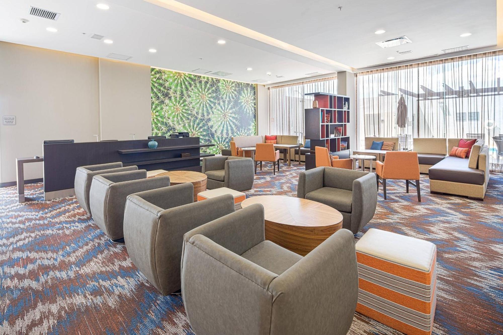 Courtyard By Marriott Saltillo Bagian luar foto