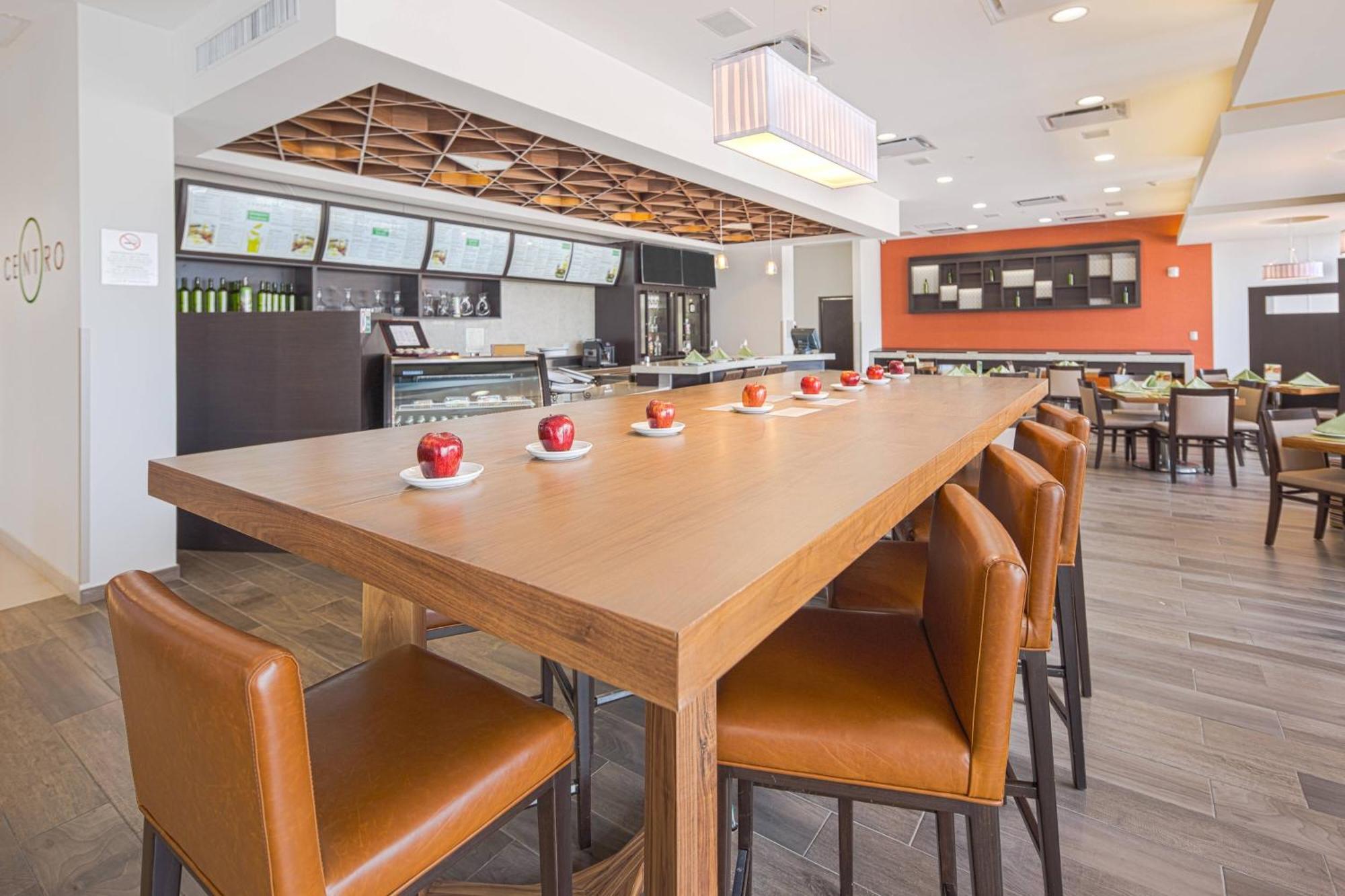 Courtyard By Marriott Saltillo Bagian luar foto