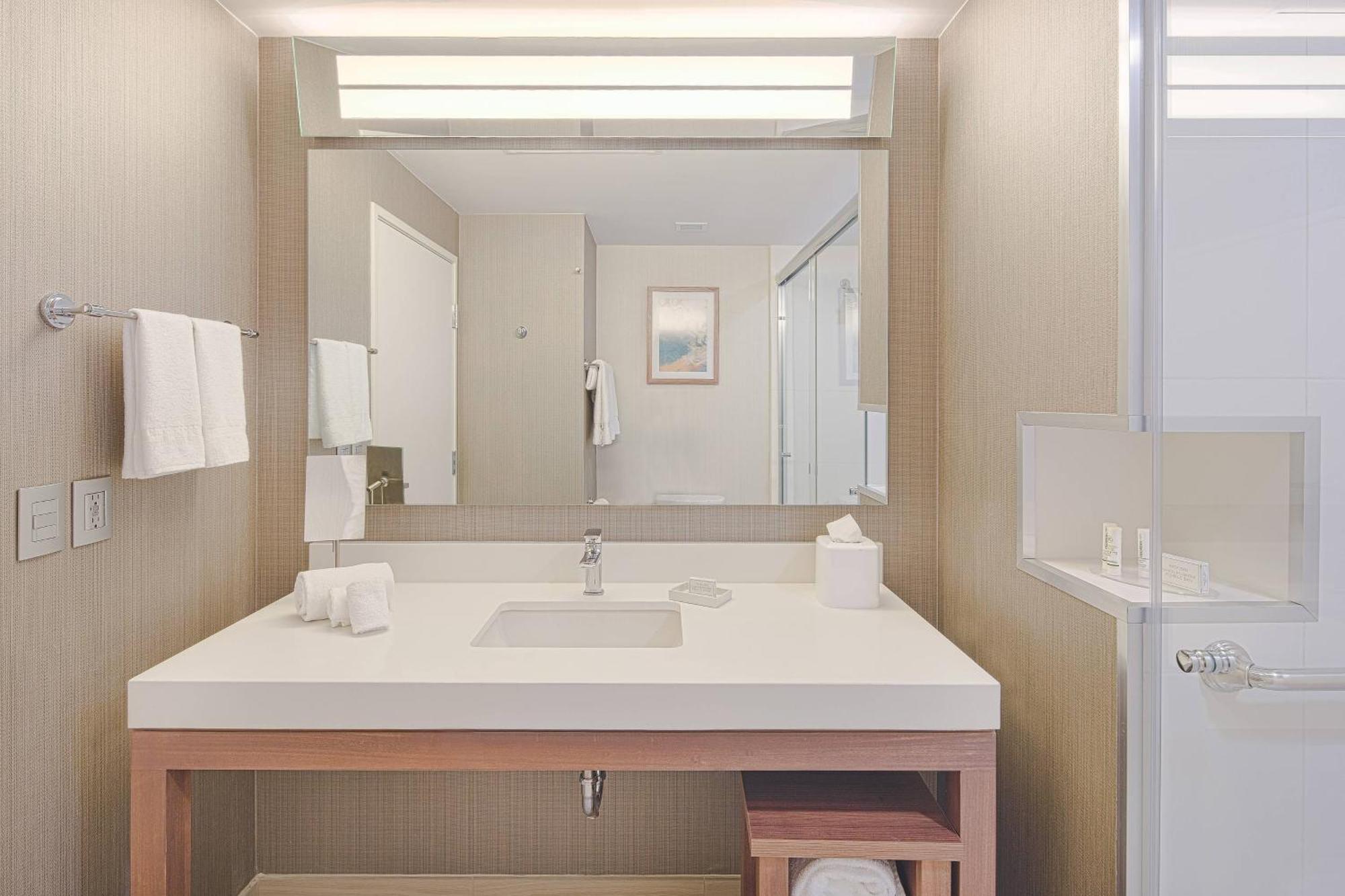 Courtyard By Marriott Saltillo Bagian luar foto