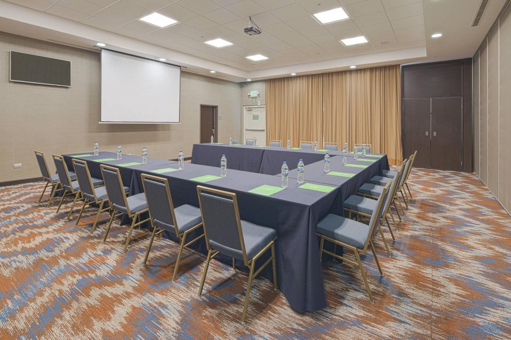 Courtyard By Marriott Saltillo Bagian luar foto