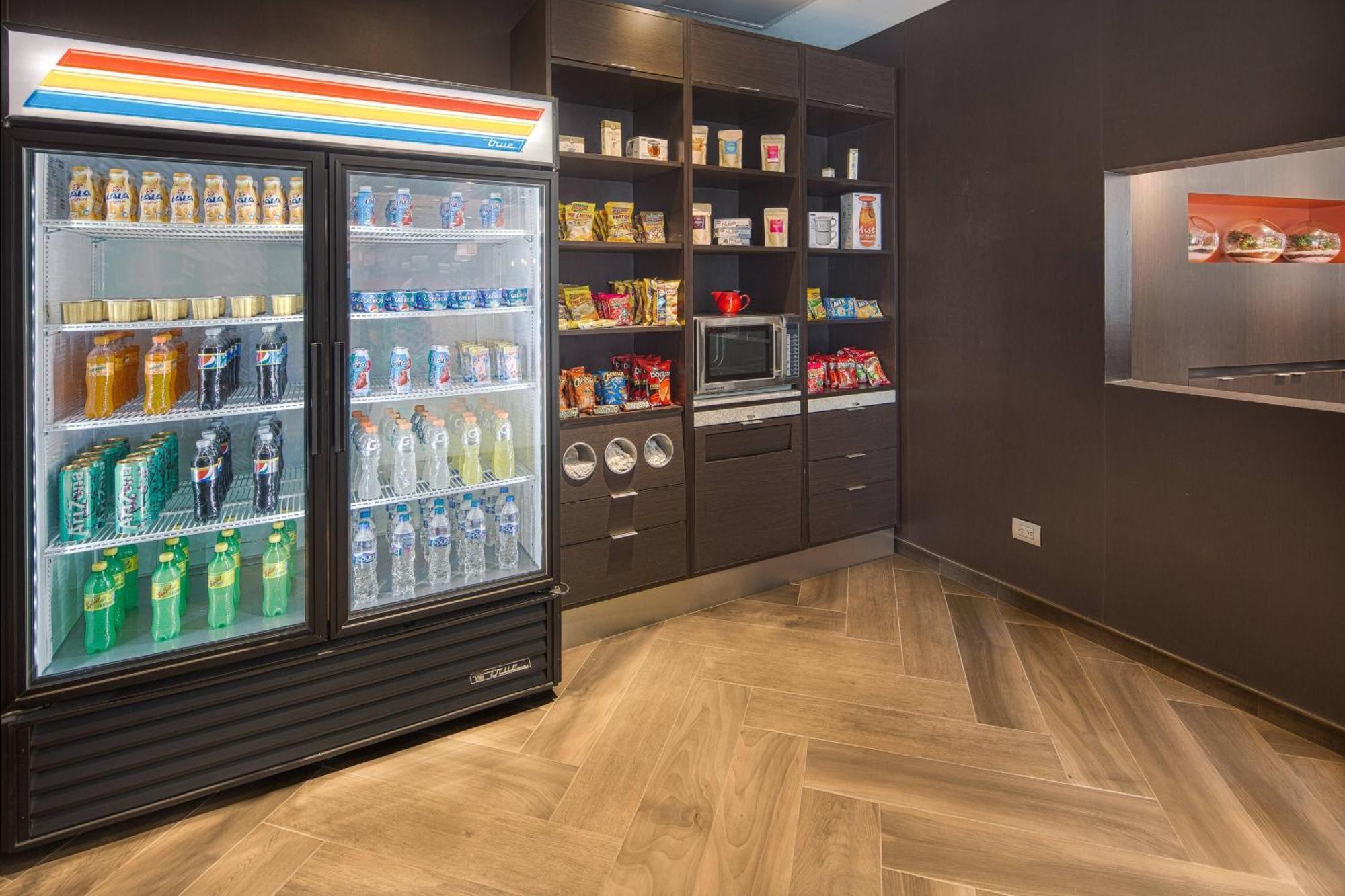 Courtyard By Marriott Saltillo Bagian luar foto