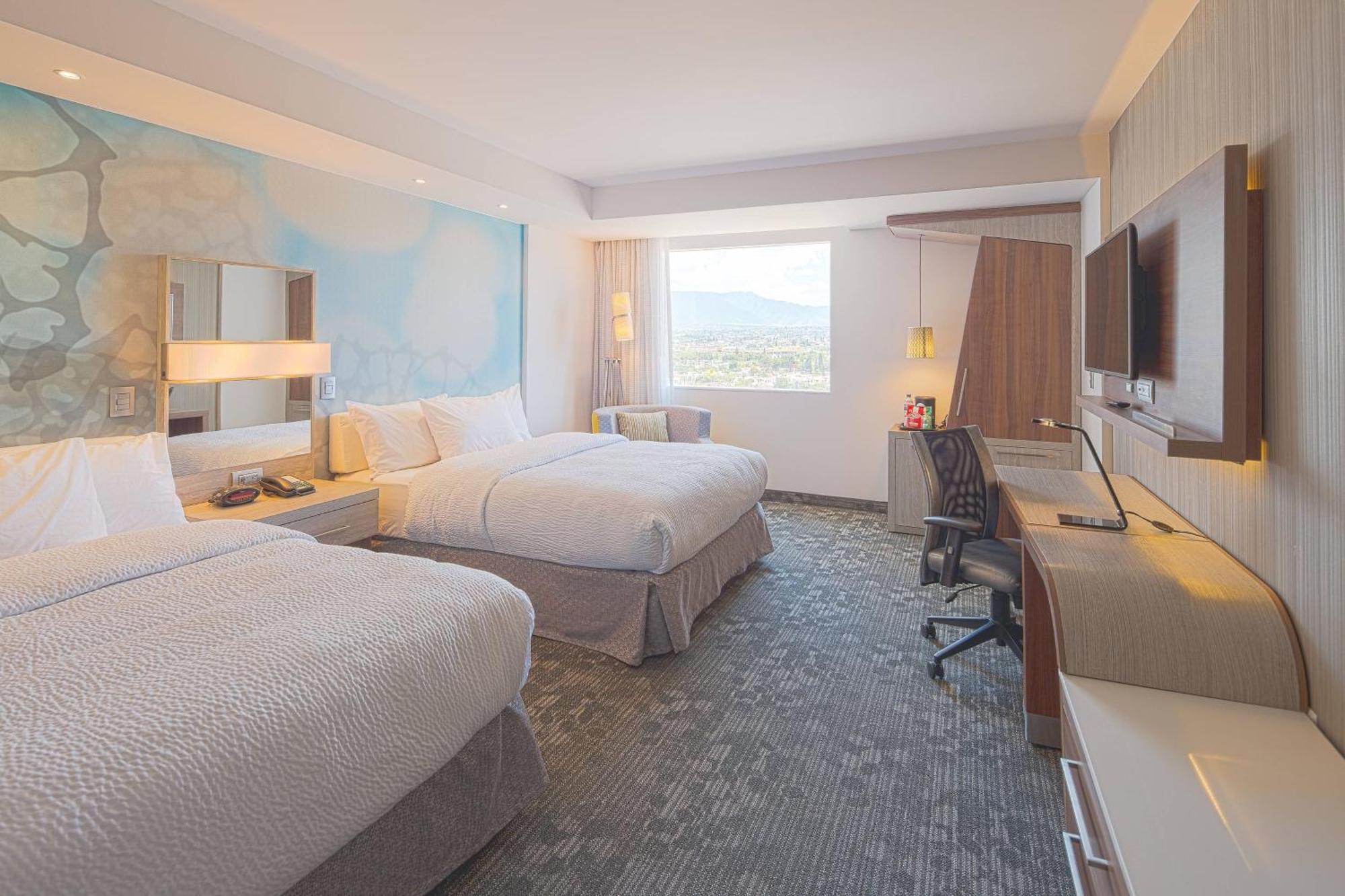 Courtyard By Marriott Saltillo Bagian luar foto