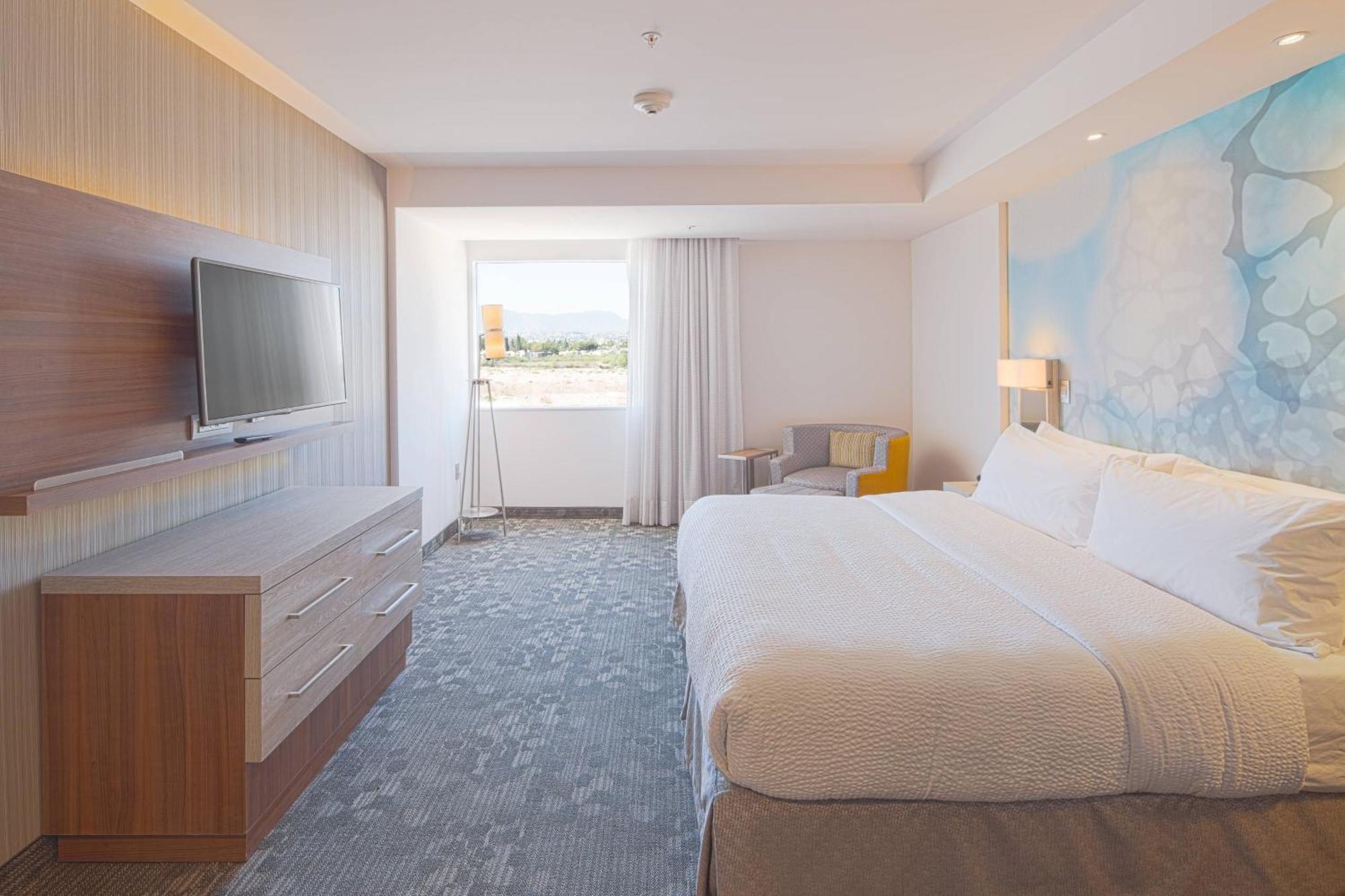Courtyard By Marriott Saltillo Bagian luar foto