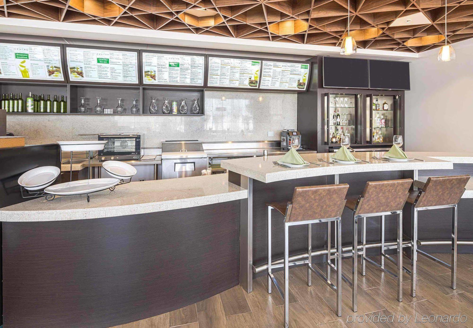 Courtyard By Marriott Saltillo Bagian luar foto