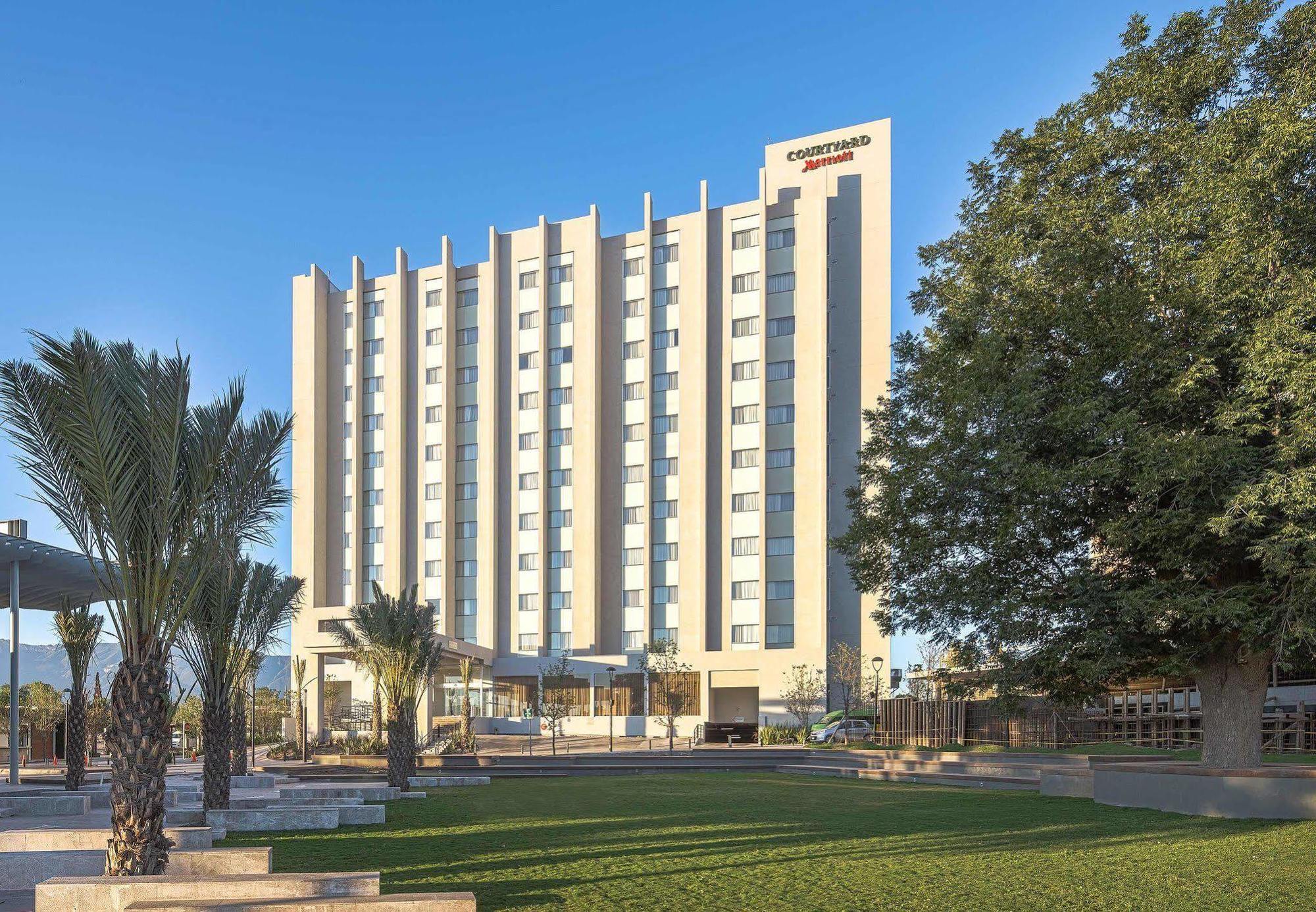 Courtyard By Marriott Saltillo Bagian luar foto