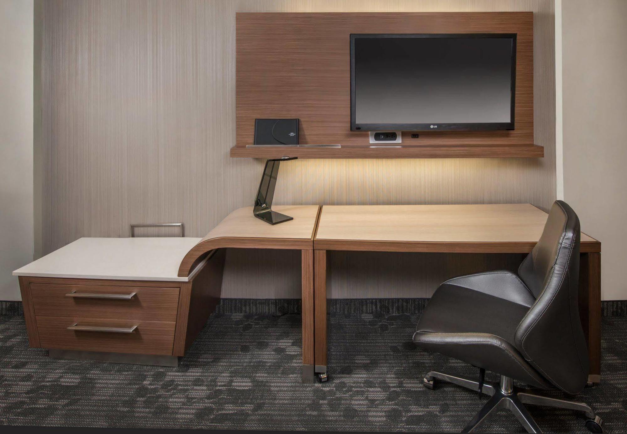 Courtyard By Marriott Saltillo Bagian luar foto