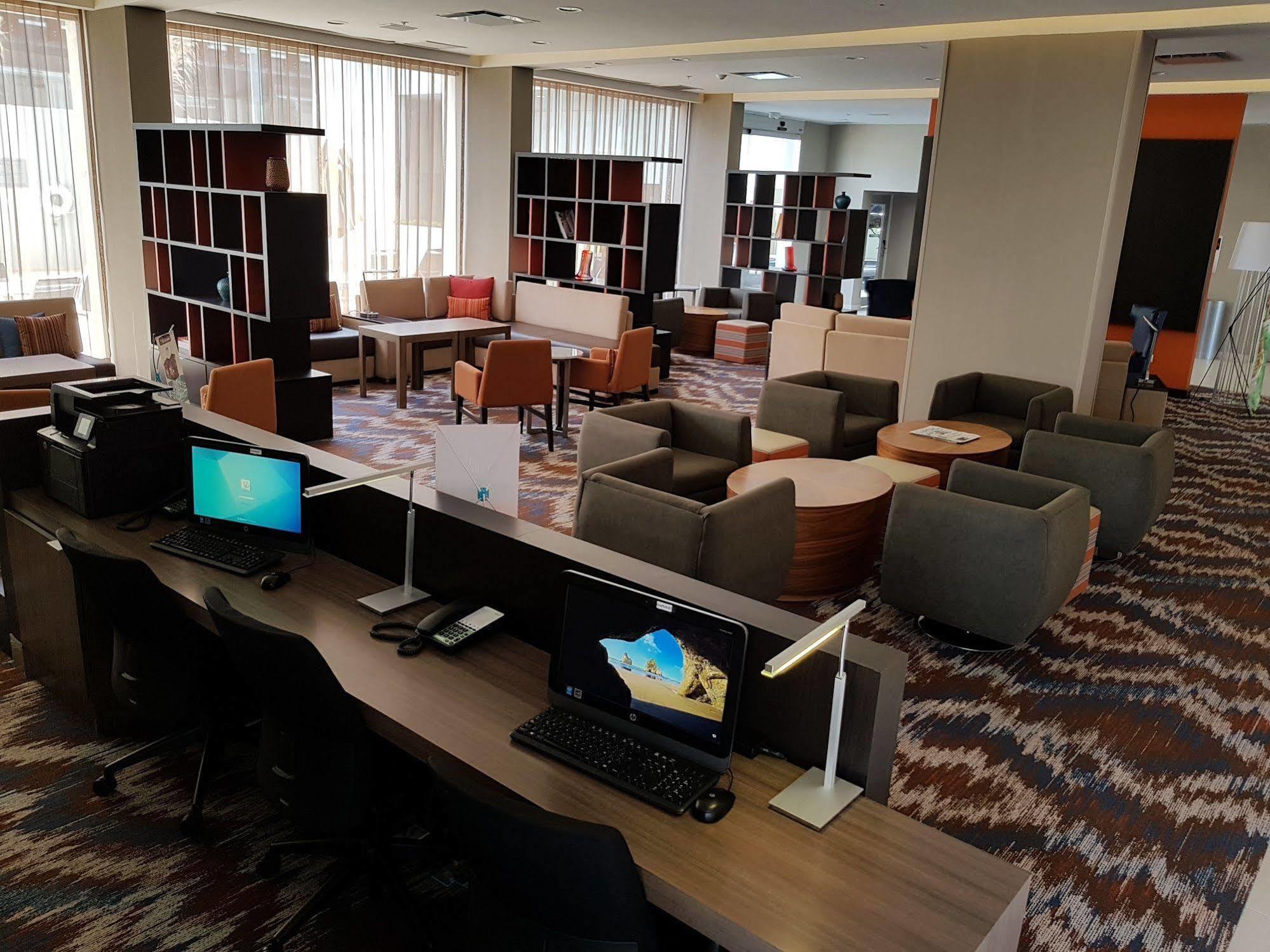 Courtyard By Marriott Saltillo Bagian luar foto